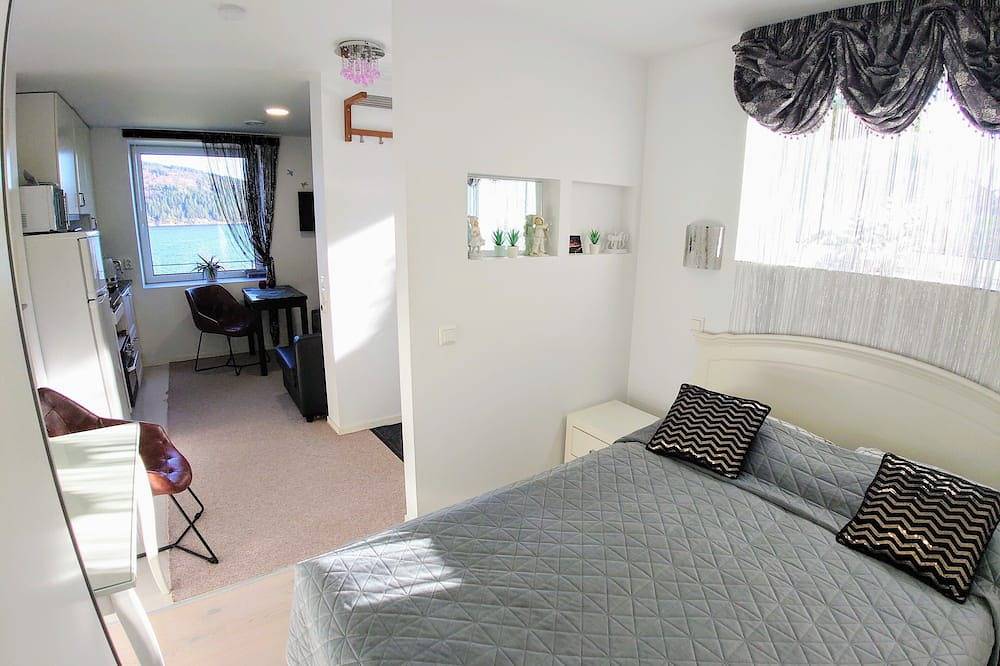 Ganze Wohnung, \"Bergen Sunrise\" Studio apartment on the Fjord.\nself check in; 1 free parking. in Bergen, Vestland