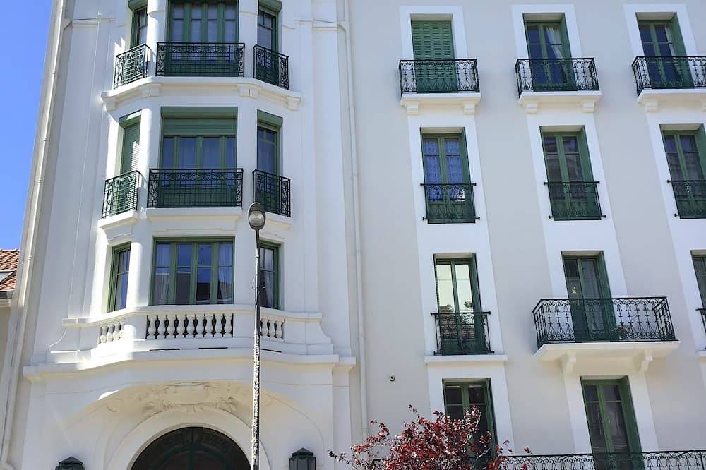 Entire apartment, 60m2 apartment, 2 nd floor elevator, 2 rooms, ideal for 2 to 4 people in Vichy, Vichy region