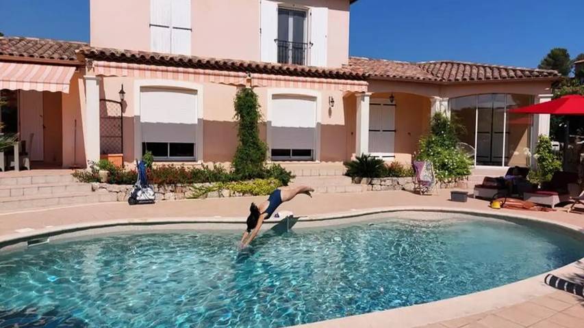 Gîte pour 9 personnes, avec Terrasse ainsi que Jardin et Piscine dans Golf et Tennis Club de Valescure - 2