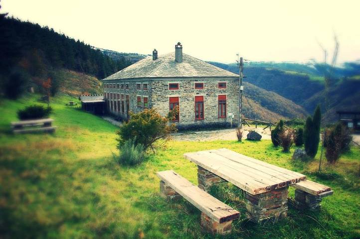 Albergue para 18 personas, con Terraza además de Jardín y Vistas en Taramundi