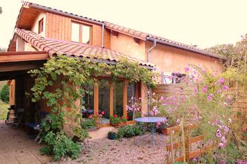 Gîte pour 4 personnes, avec jardin ainsi que piscine et terrasse à Seix