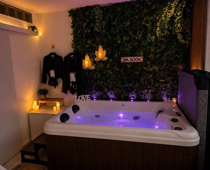 Gîte pour 2 personnes, avec Jacuzzi et Terrasse à Molières-sur-Cèze