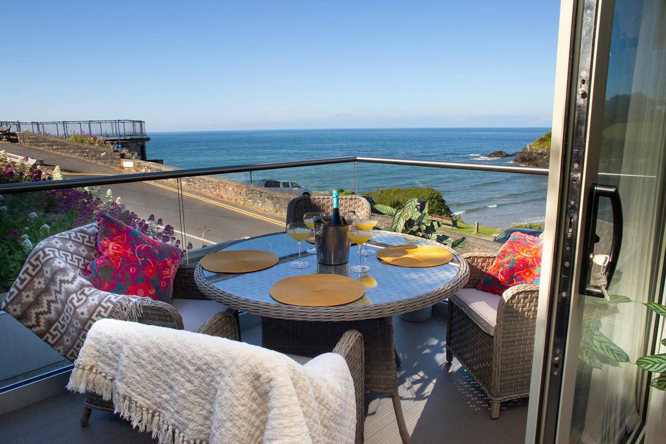 Entire apartment, Y Geraint Beach Apartment, Aberporth in Aberporth, Cardigan Bay