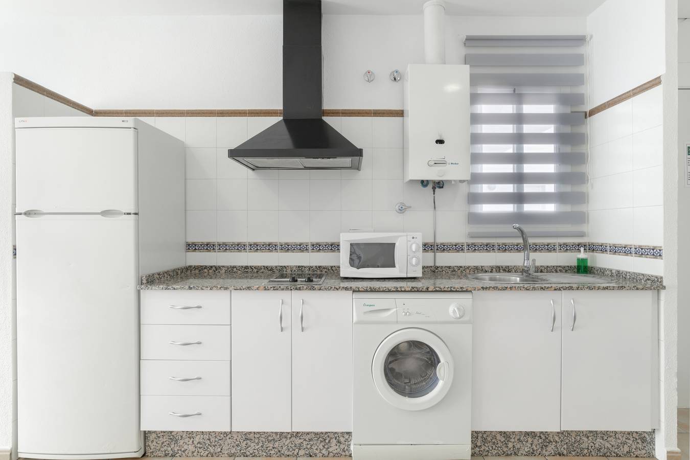 Apartamento inteiro, 'Apartment Perez Zara 7' perto do mar com Terrace & Wi-Fi in Conil de la Frontera, Costa de la luz
