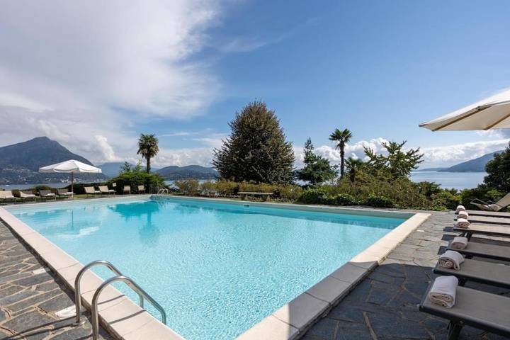 Villa pour 18 personnes, avec piscine ainsi que jardin et balcon à Comune di Verbania - 3