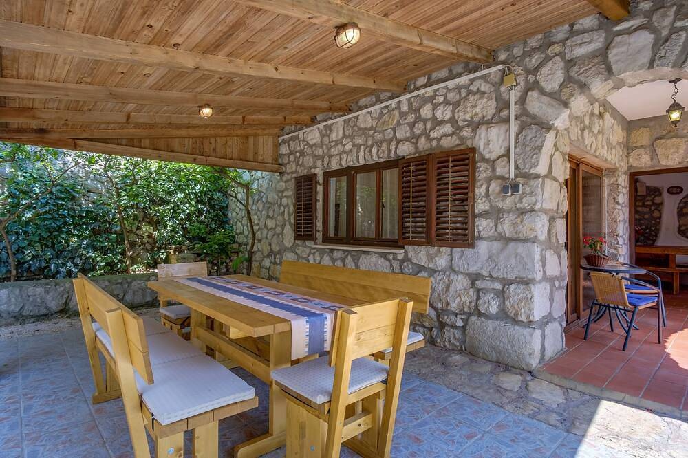 Ganze Wohnung, 1-Zimmer-Ferienwohnung mit Terrasse Punta kriza, Cres in Lošinj, Cres