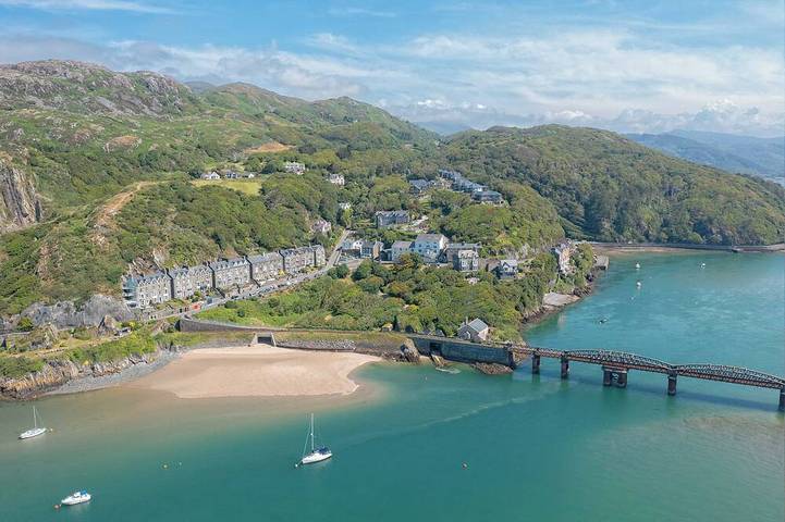 Apartment for 6 people in Barmouth