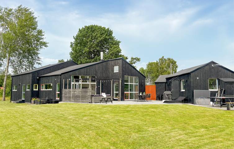 Hus för 8 Personer, med Terass samt Trädgård och Bastu och Utsikt i Lerum