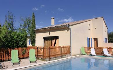 Location de vacances pour 10 personnes, avec piscine et terrasse à Grillon