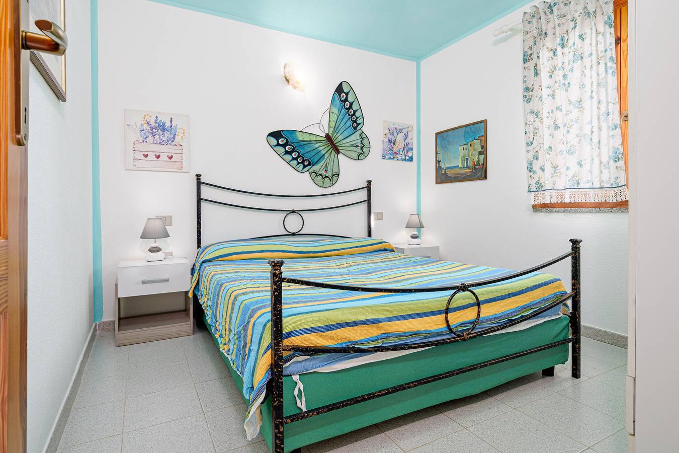 Ganze Wohnung, Apartment „Quadrilocale Le Colonne“ mit Meerblick, privater Terrasse & Klimaanlage in Li Mori, San Teodoro