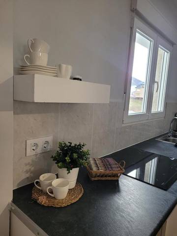 Gîte pour 3 personnes, avec terrasse et vue à Becerreá