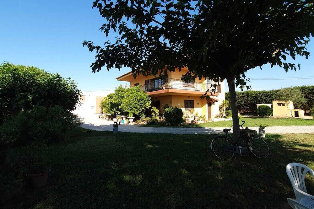 Mas Turró - Castelló d'Empúries in Castellón de Ampurias, Alt Empordà