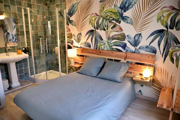 Gîte pour 3 personnes, avec Terrasse ainsi que Jardin et Piscine dans Clam