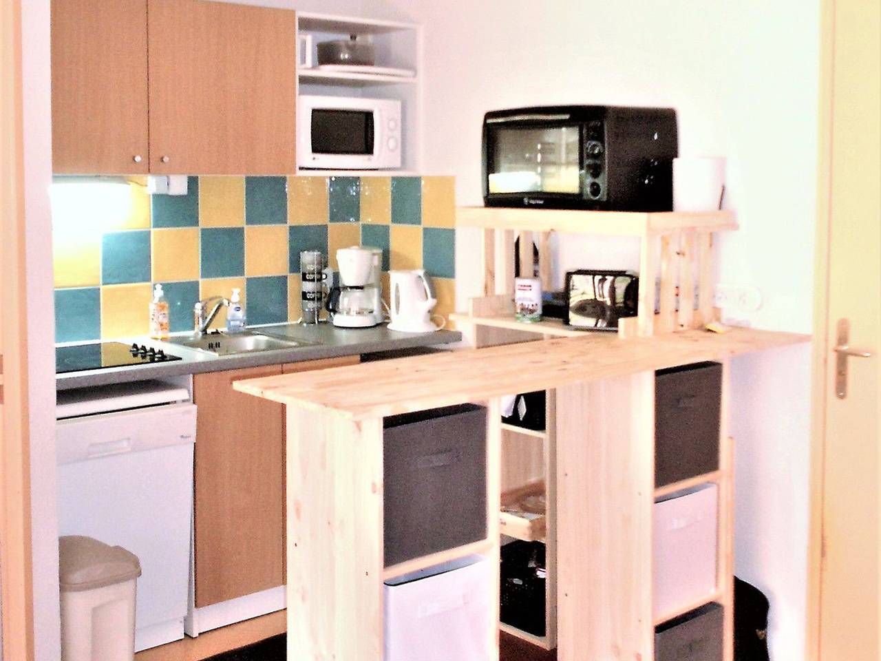 Geheel appartement, Ski-in/Ski-out Apt with Balcony, Pool Access & Parking in Le Corbier, Villarembert