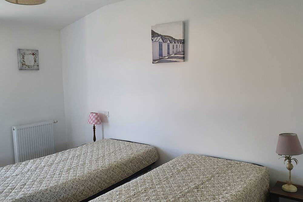 Bright and spacious family home near beach and marina in Lamballe-Armor, Côte de Goëlo