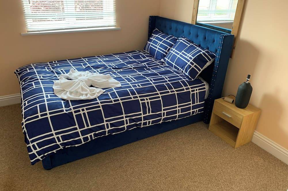 Ganze Wohnung, 2 bed 2 bath right next to Park located for access to West end and Gtw in Croydon, London