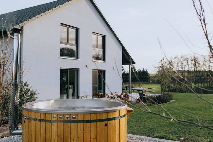 Ferienhaus für 10 Personen, mit Garten und Whirlpool