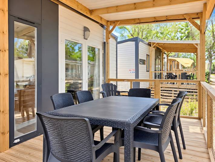 Wohnwagen '5-star Family' mit Gemeinschaftspool, privater Terrasse und Klimaanlage in Vendres, Mittelmeerküste (Frankreich)