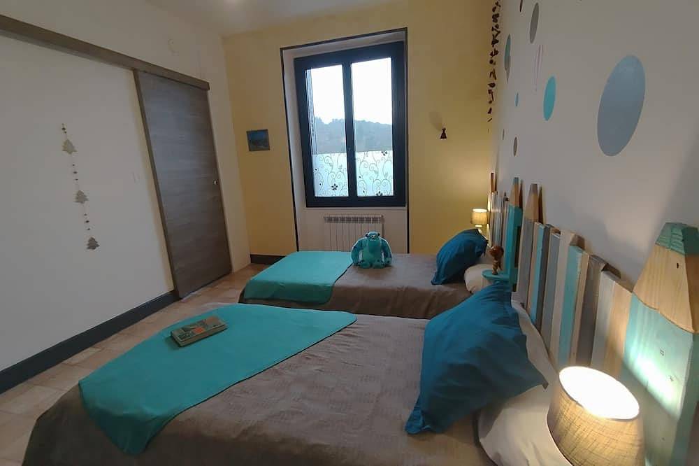 Appartement entier, Le Sancy vue sur château de Murol location vacances in Murol, Parc naturel régional des Volcans d'Auvergne