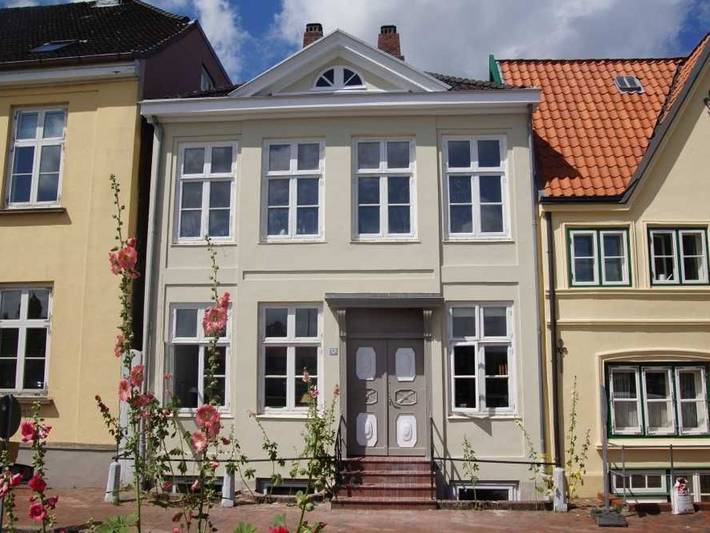 Ferienwohnung für 2 Personen, mit Terrasse und Garten sowie Ausblick in Glückstadt