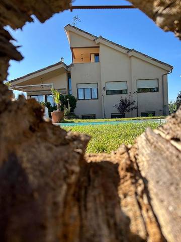 Casa de vacaciones para 8 personas, con piscina además de jardín y vistas en Comarca de Sepúlveda