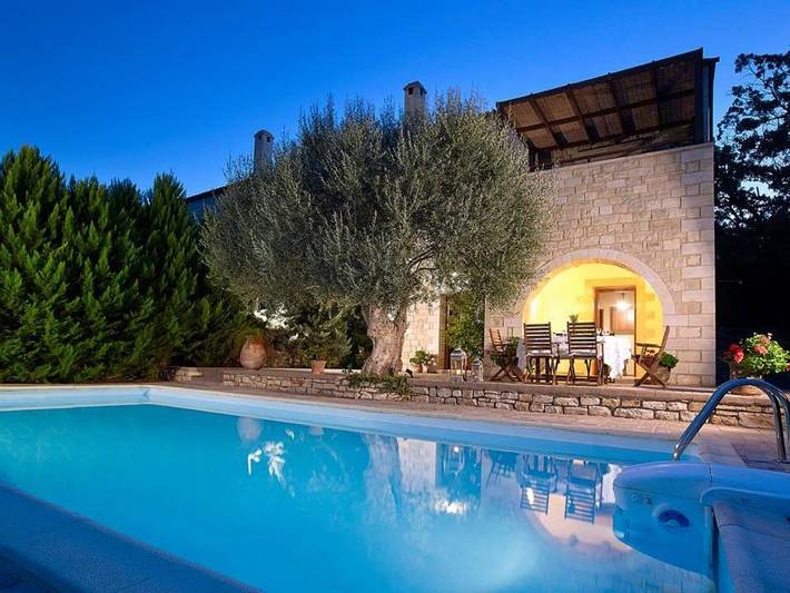 Agriturismo per 6 persone, con Balcone e Terrazza nonché Giardino e Piscina a Creta
