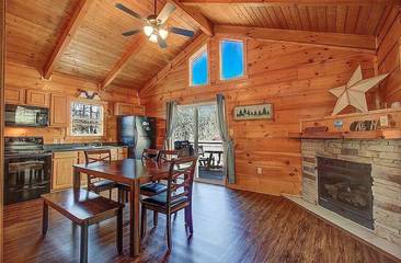 Chalet for 6 Guests in Gatlinburg, Sevier County, Picture 2