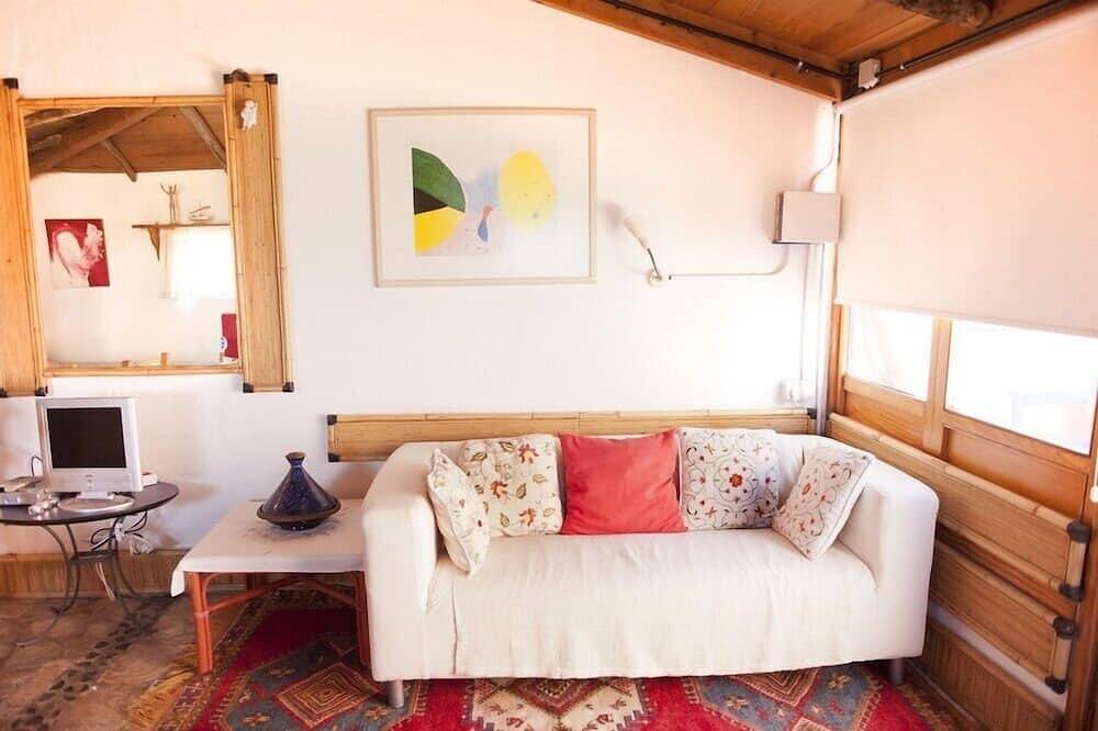 Wifi Gratuito: estudio romántico totalmente equipado en una zona tranquila cerca del mar in Tarajalejo, Tuineje