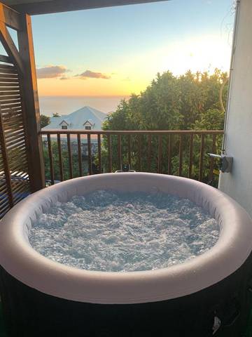 Gîte pour 6 personnes, avec jacuzzi et jardin à Baillif