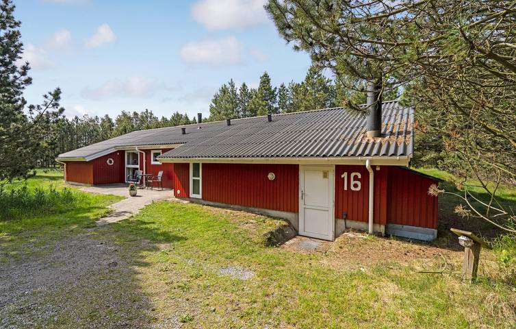 Ferieudlejning for 8 personer, med sauna og pool såvel som terrasse og jacuzzi, husdyr tilladt i Bratten