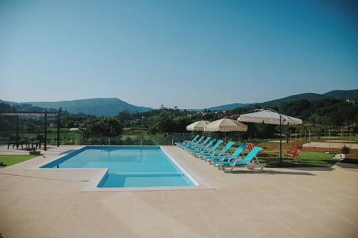 Location de vacances pour 17 personnes, avec Balcon ainsi que Jardin et Piscine dans Jolda (Madalena) e Rio Cabrão