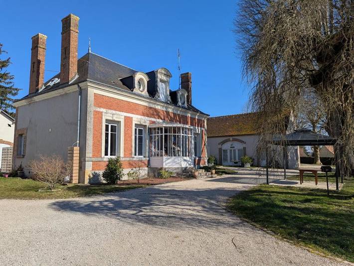 Maison d’hôte pour 8 personnes, avec Terrasse et Jacuzzi ainsi que Jardin et Piscine dans le Loir-et-Cher