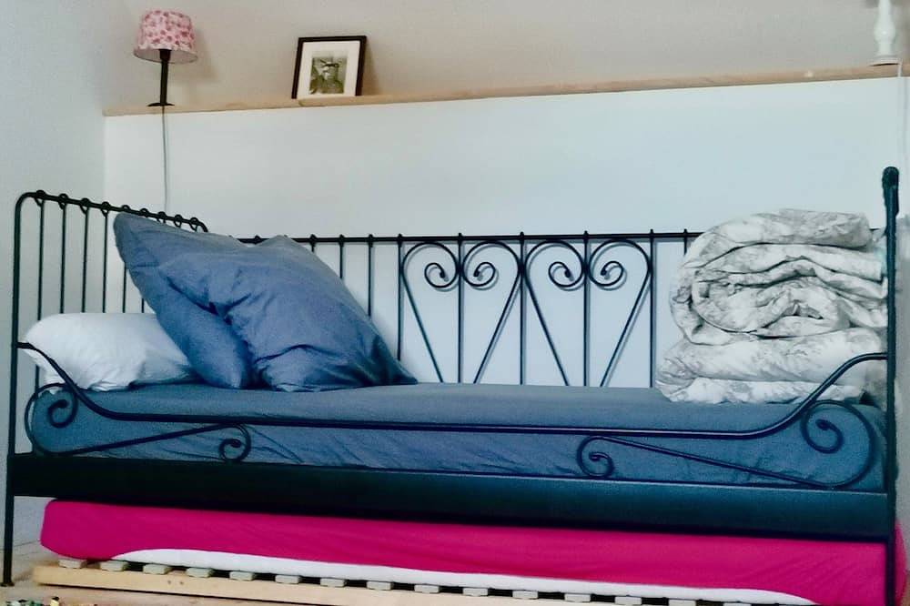 Maison indépendante avec grand jardin  13 personnes in Montholon, Région d'Auxerre