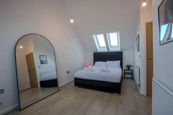 Modern 2-Bed House In Swinton - Private Parking in Greater Manchester