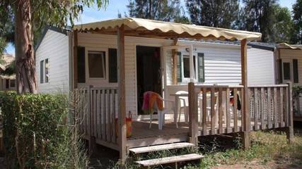 Camping für 4 Personen, mit Terrasse in Alpes-de-Haute-Provence