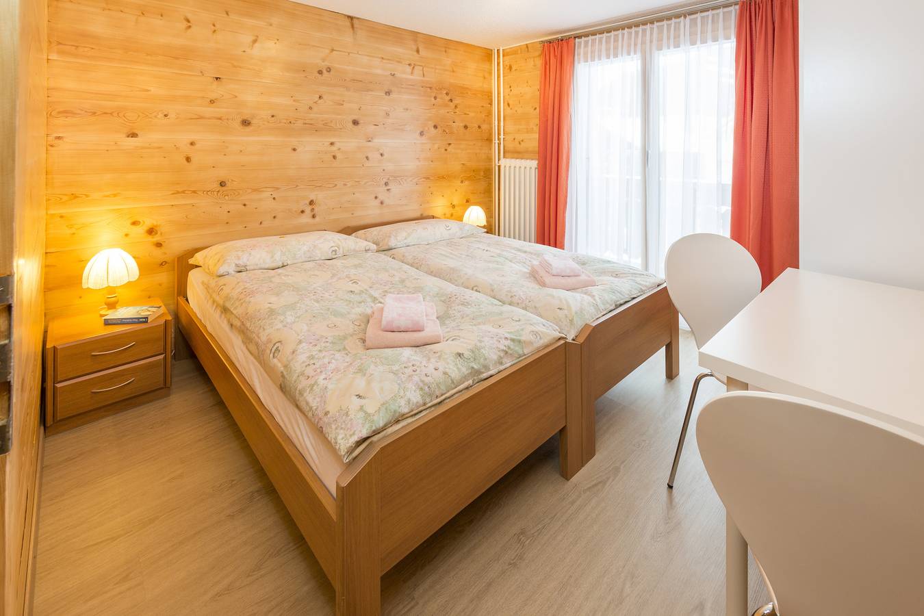 Geheel vakantieappartement, Vakantieappartement voor 5 personen met balkon in Grächen, Walliser Alpen