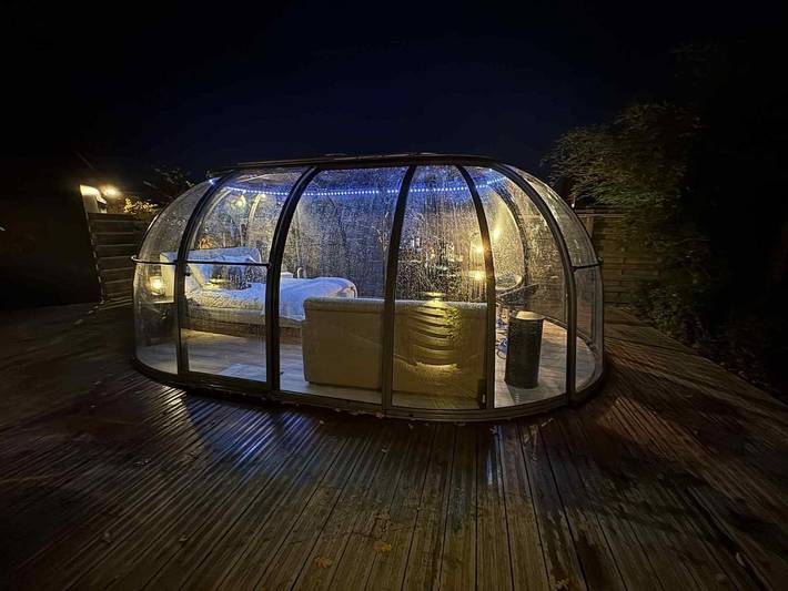 Maison d’hôte pour 4 personnes, avec terrasse et sauna ainsi que jardin et jacuzzi