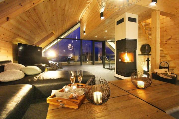 Ferienhaus für 16 Personen, mit Balkon und Whirlpool sowie Terrasse und Garten in Steinbergkirche - 2