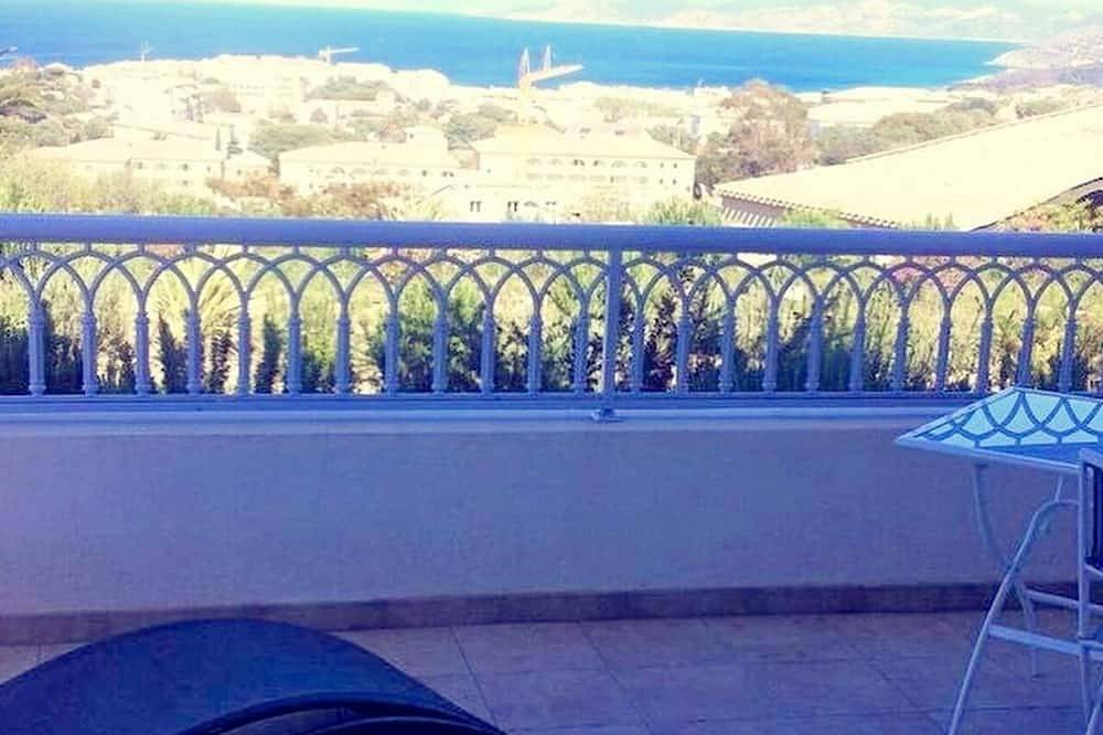 Apartamento entero, Gran T2 nuevo aire acondicionado 20 m² terraza con vistas al mar. Residencia gd pie. in L'Île-Rousse, Region de Calvi