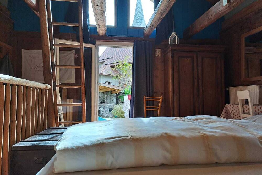 Typical South Tyrolean vacation cottage with garden and terrace in Sarnthein, Sarntal