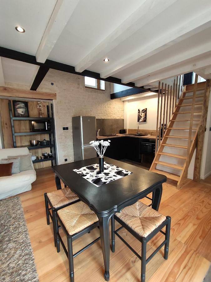 Location de vacances pour 5 personnes, avec Terrasse ainsi que Jardin et Sauna à Benet