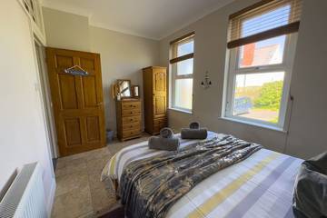 Holiday Rental for 12 People in Borth, Ceredigion, Photo 2