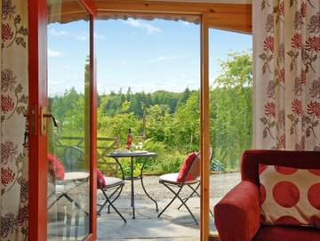 Log Cabin for 4 People in Pembrokeshire, South-Wales, Photo 1