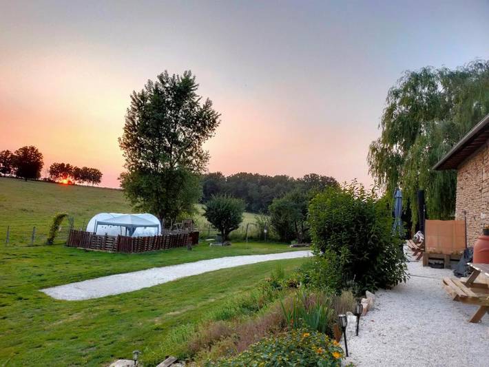 Gîte pour 10 personnes, avec vue ainsi que piscine et jardin, animaux acceptés à Montillot - 3