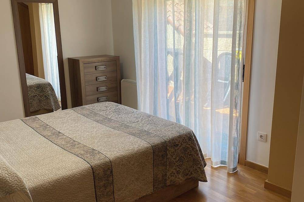 Entire apartment, 2 Bedroom Penthouse (3 Beds) With Terraces In Moaña - Playa A Xunqueira in Moaña, Rías Baixas