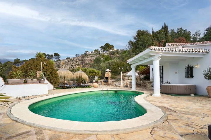 Villa for 10 people, with hot tub and garden, with pets - 1