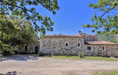 Gîte pour 6 personnes, avec terrasse et piscine à Roche-Saint-Secret-Béconne