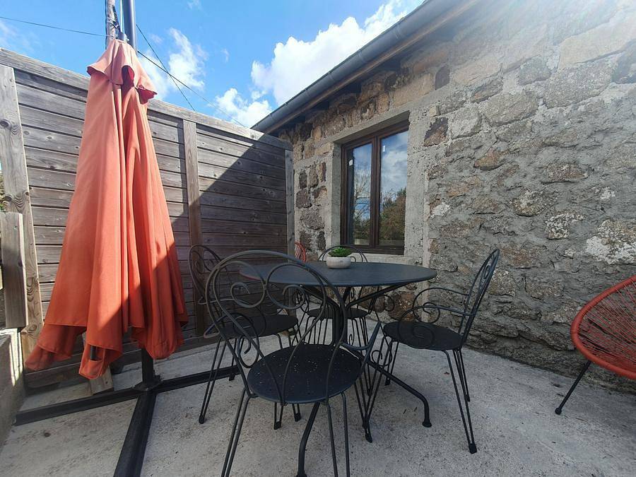 Camping Les Sous Bois du Lac - Landhaus 4 personen - F1D - Gite Terrasse anliegend in Chastanier, Mende und Umgebung