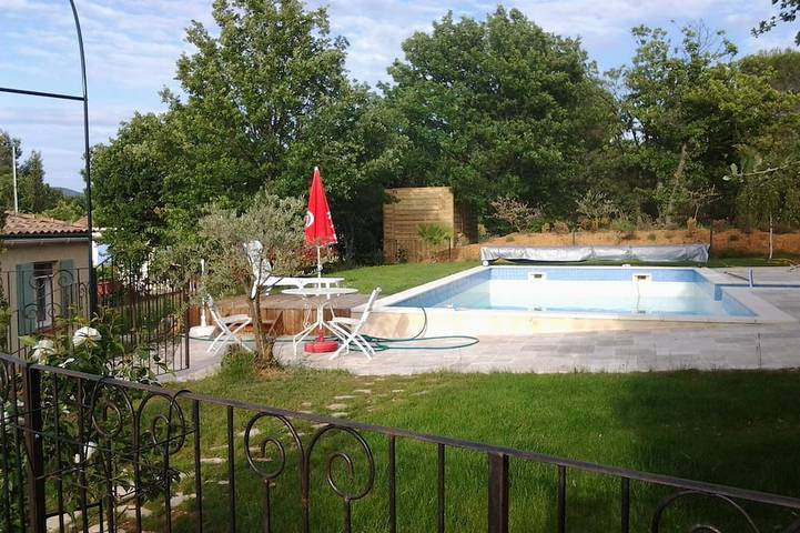 Maison de vacances pour 10 personnes, avec Terrasse et Jardin à Jouques