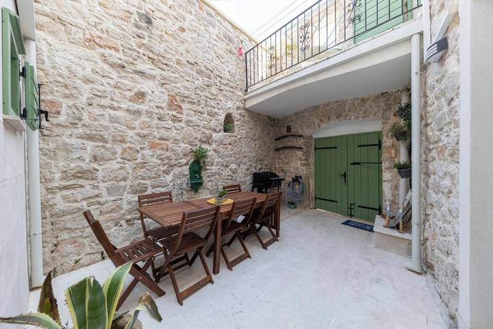 Villa pour 8 personnes, avec terrasse dans Betina